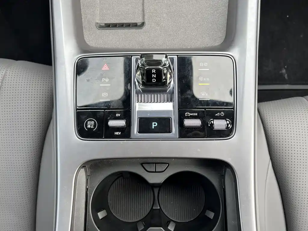 BYD Seal 07 DM-i 2025 — фото 10