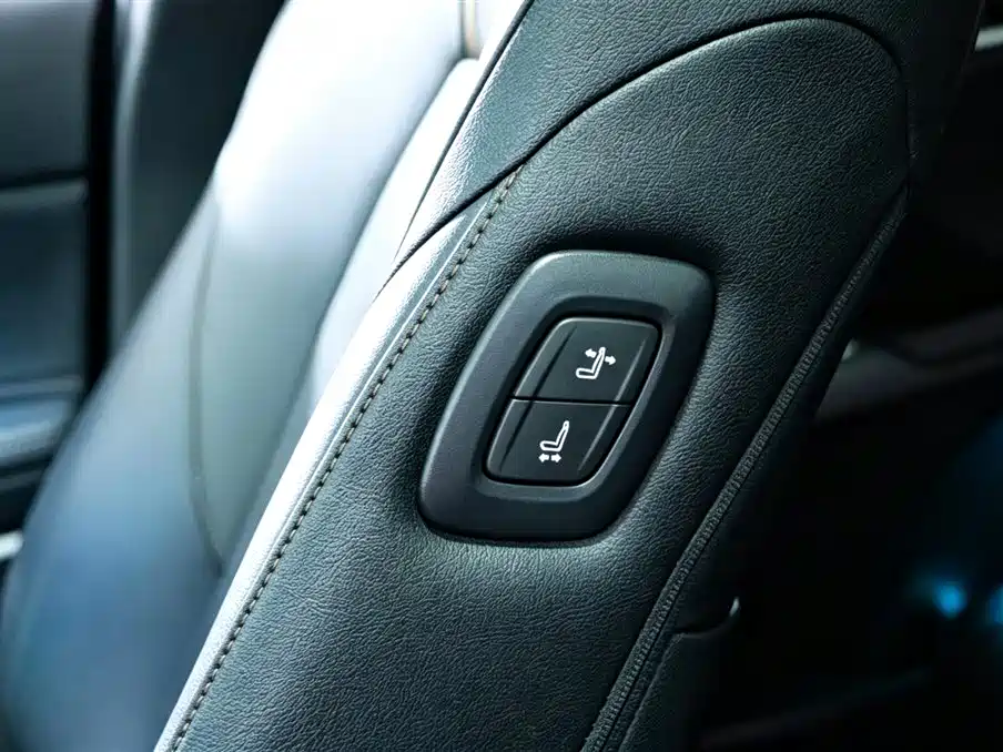 Toyota Camry 2019 — фото 17