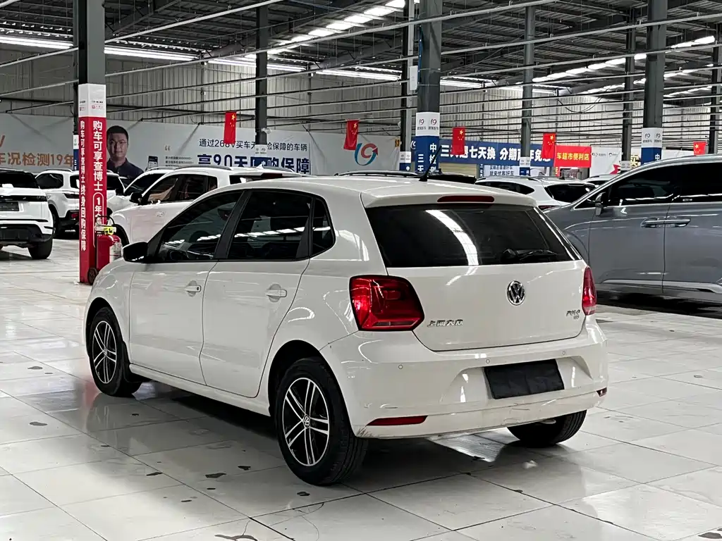 Volkswagen Polo 2016 — фото 14