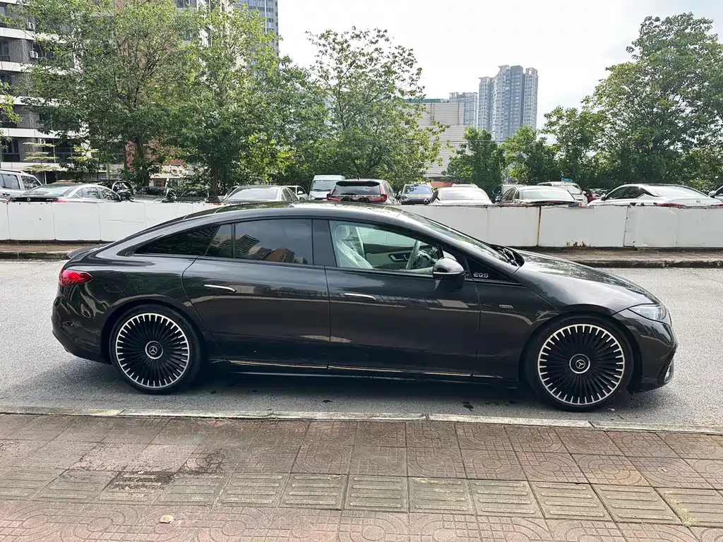 Mercedes-Benz EQS AMG 2024