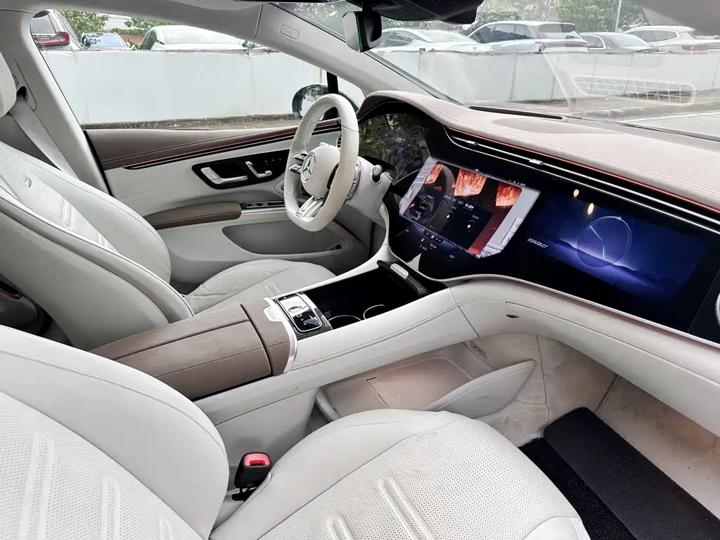 Mercedes-Benz EQS AMG 2024 — фото 15