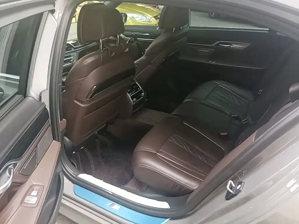 BMW 7 Series 2023 — фото 17