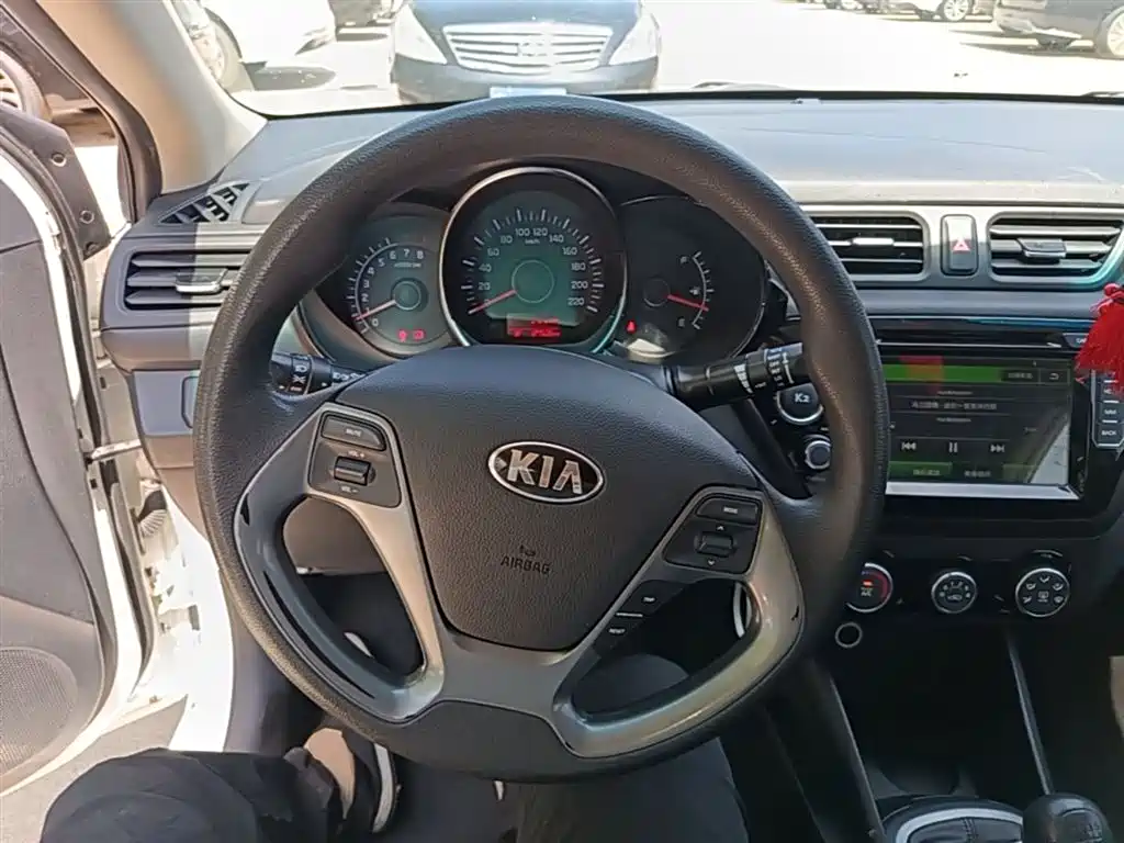 Kia K2 2015 — фото 11