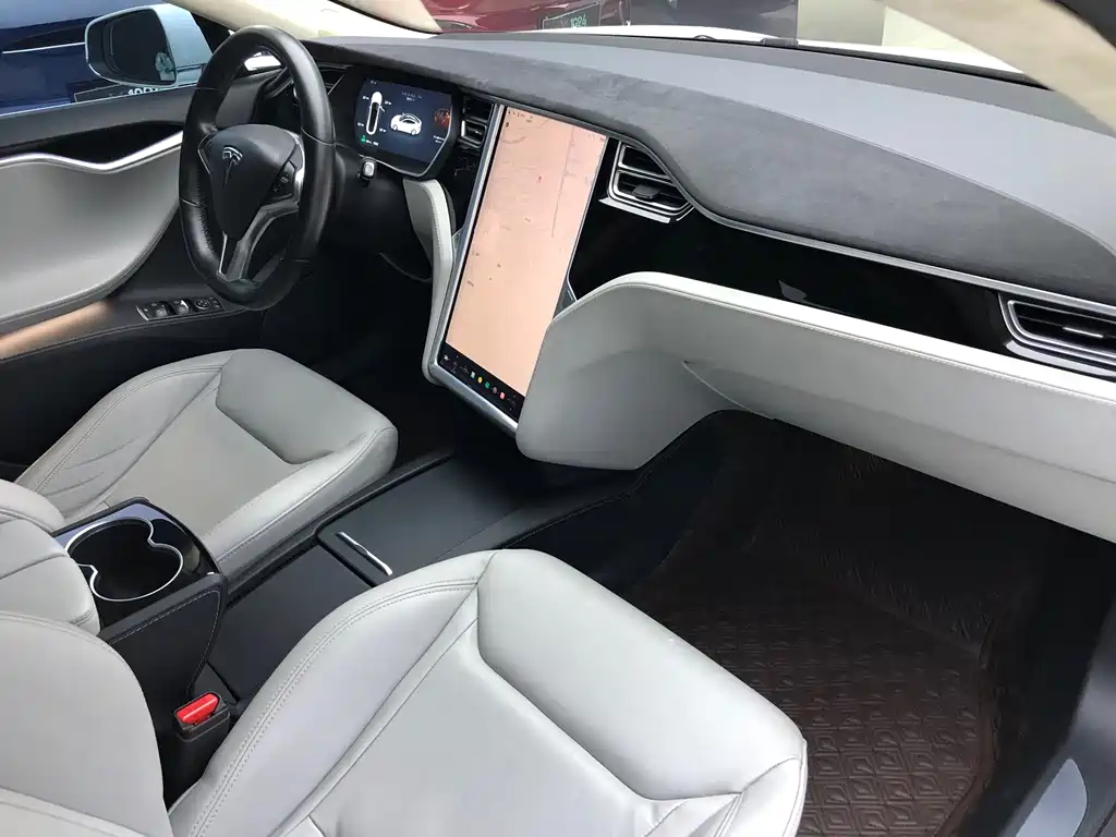 Tesla Model S 2016 — фото 13