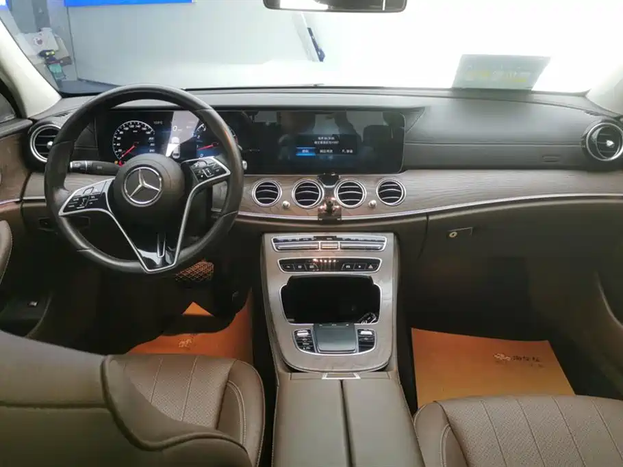 Mercedes-Benz E-Class 2022 — фото 12