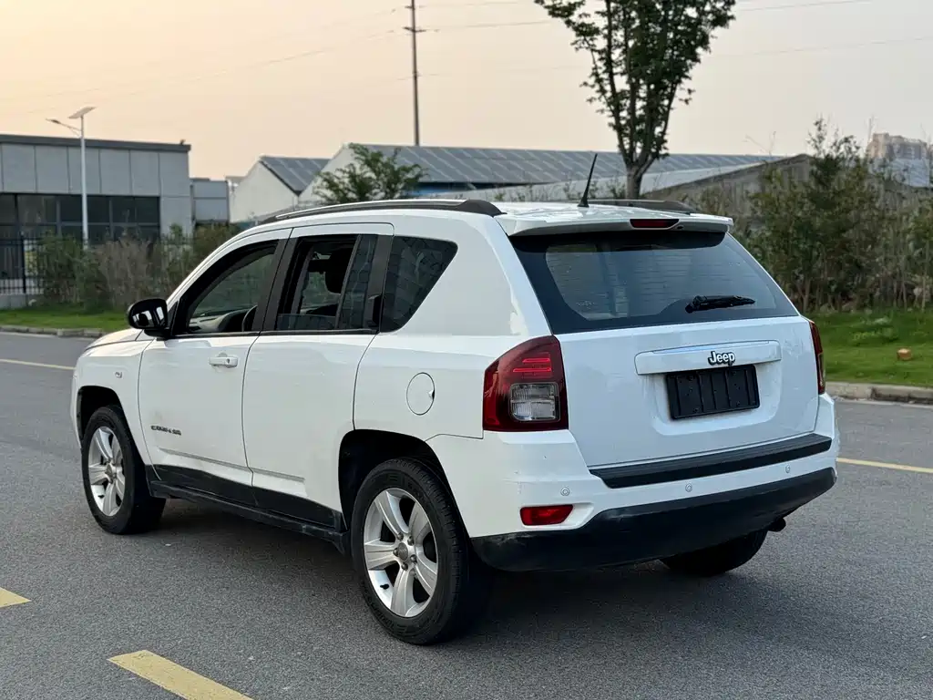 Jeep Compass 2013 — фото 11