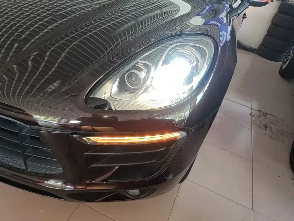 Porsche Macan 2018 — фото 24