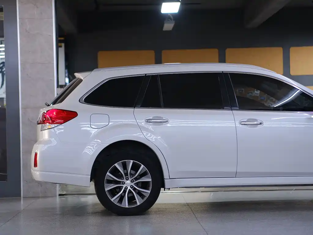 Subaru Outback 2014 — фото 10