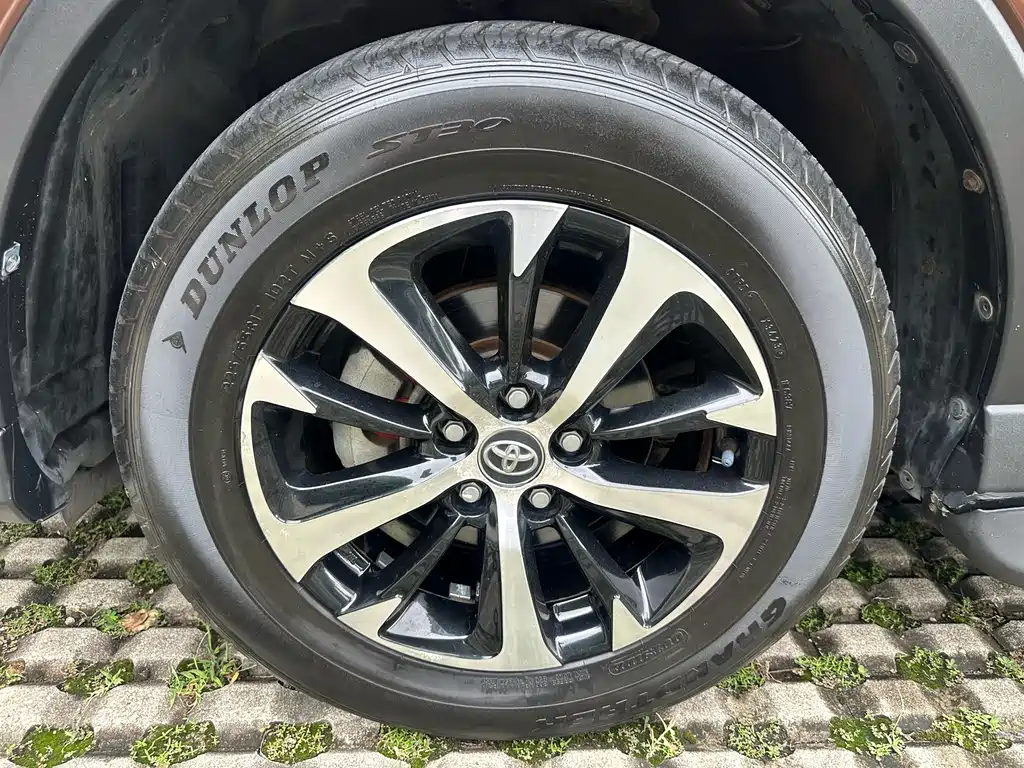 Toyota RAV4 2017 — фото 16