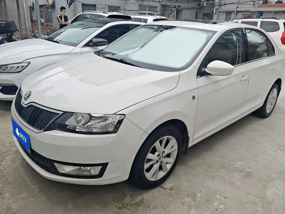 Skoda Rapid 2015 — фото 1