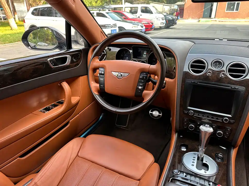 Bentley Flying Spur 2012 — фото 29