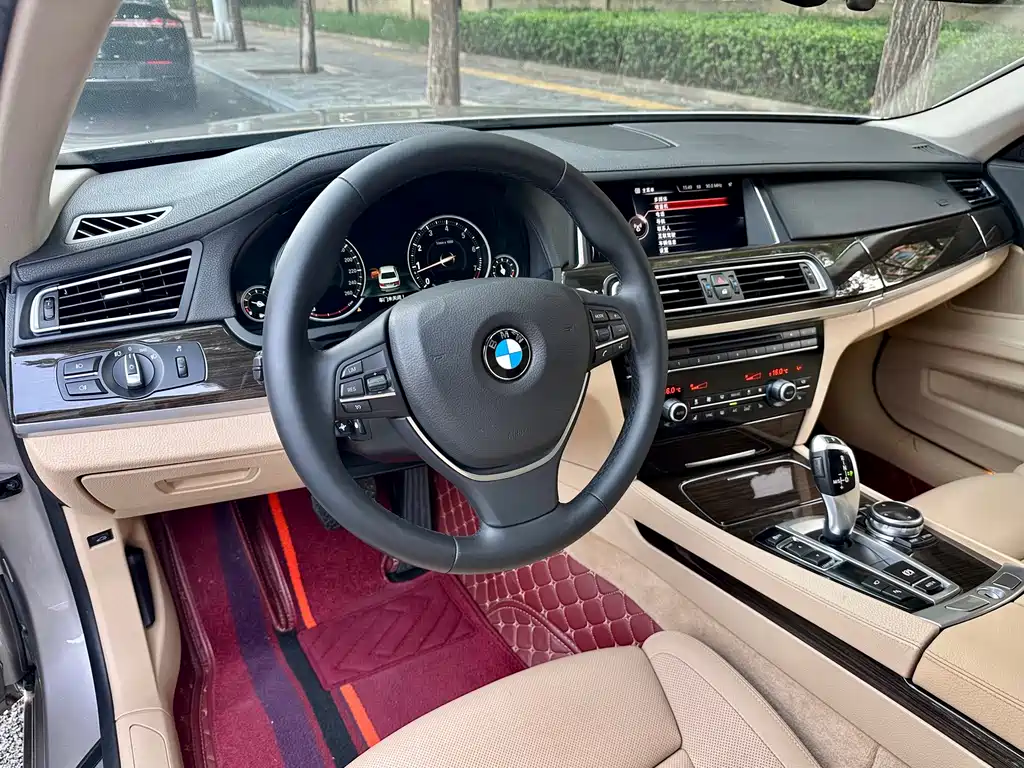 BMW 7 Series 2015 — фото 11