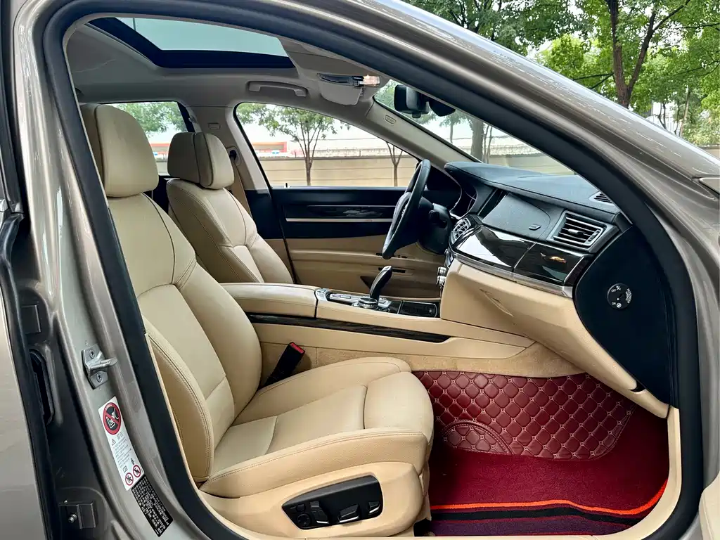 BMW 7 Series 2015 — фото 16