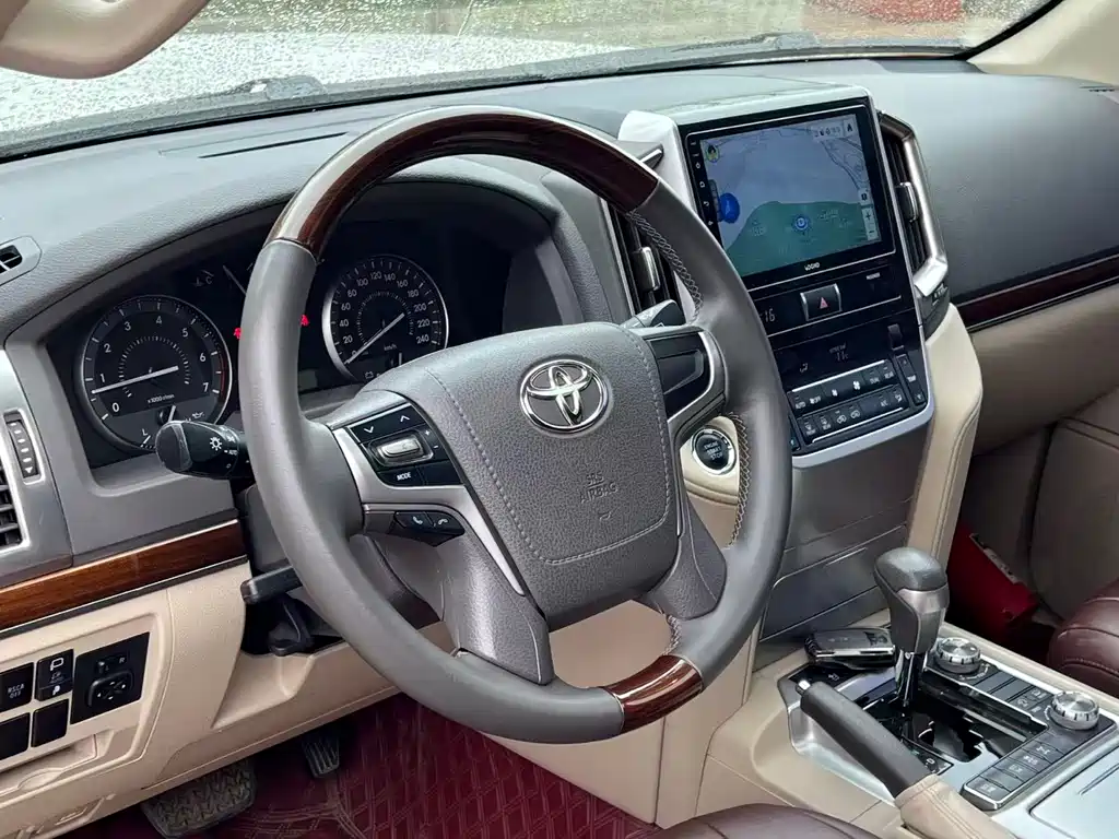 Toyota Land Cruiser 2020 — фото 16