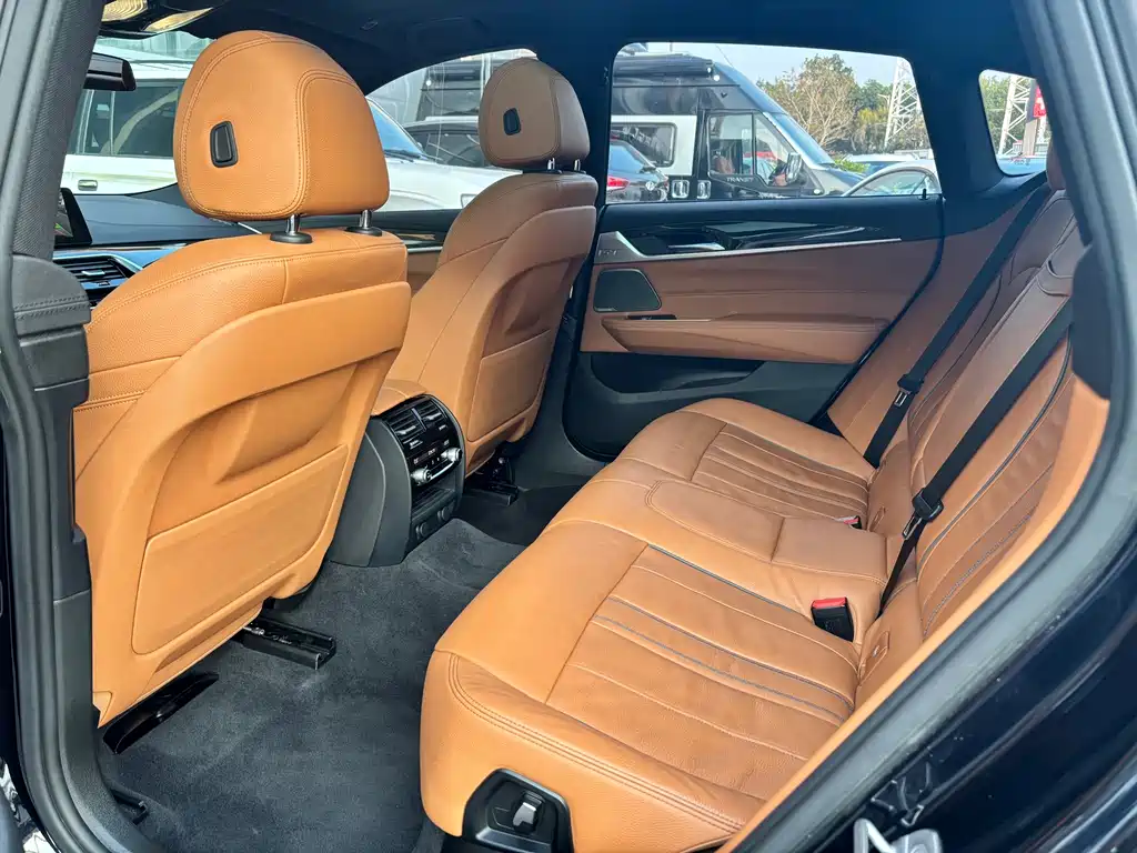 BMW 6 Series GT 2019 — фото 15