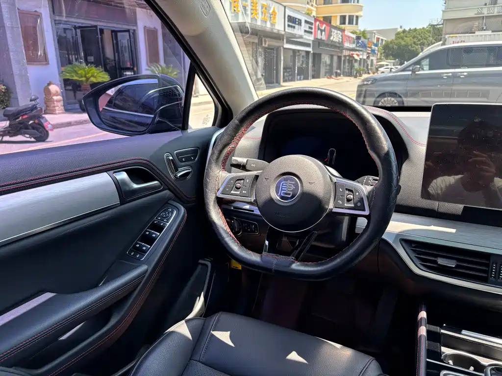 BYD Tang New Energy 2018 — фото 16