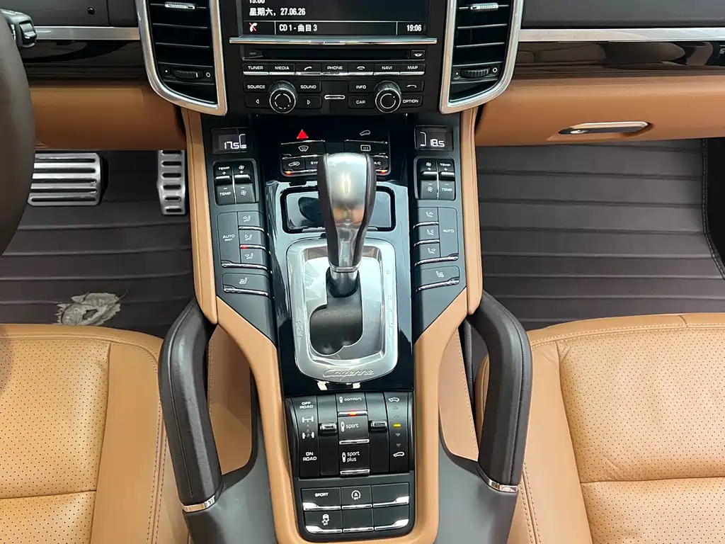 Porsche Cayenne 2016 — фото 21