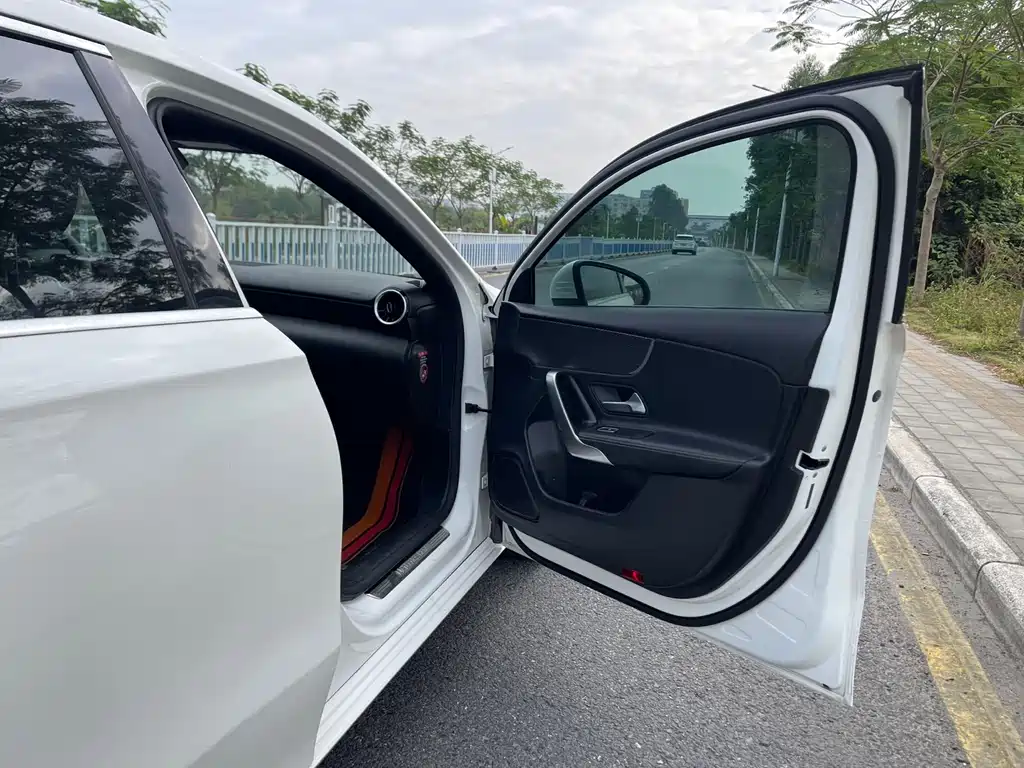 Mercedes-Benz A-Class 2019 — фото 12