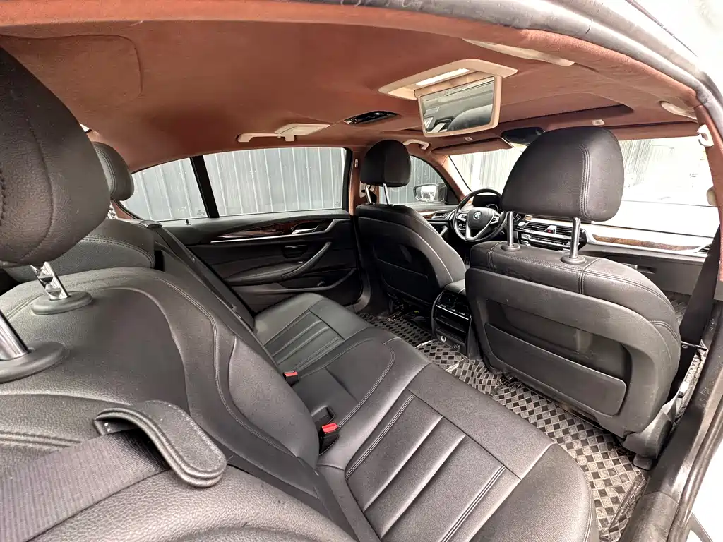 BMW 5 Series 2018 — фото 6