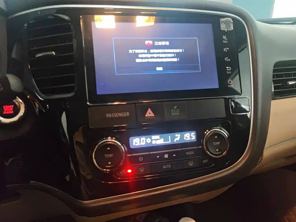 Mitsubishi Outlander 2016 — фото 10