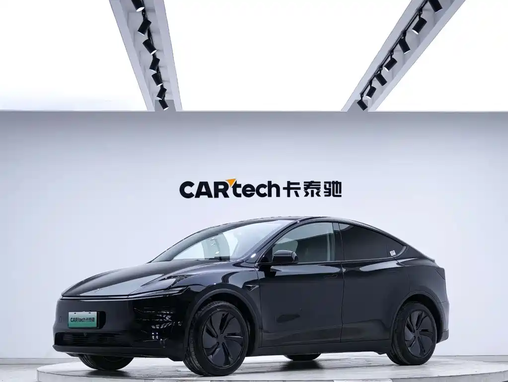 Tesla Model Y 2025