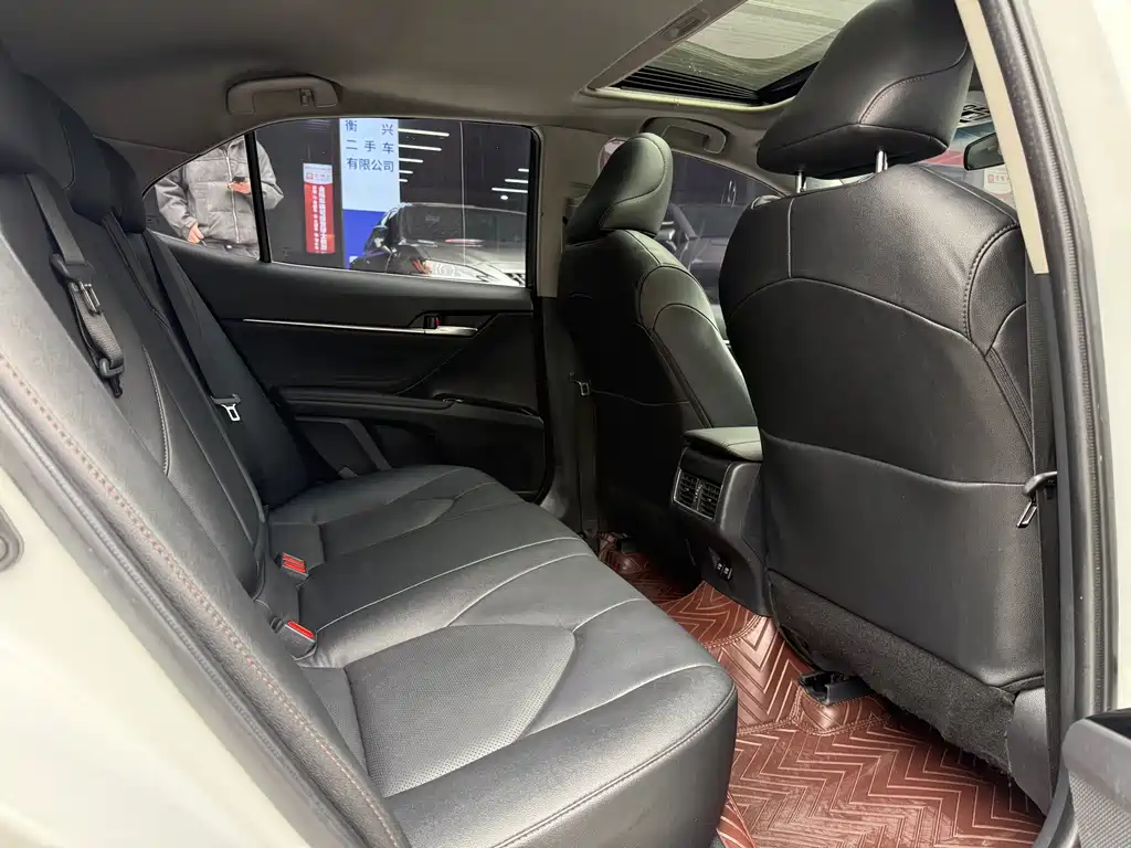 Toyota Camry 2021 — фото 11