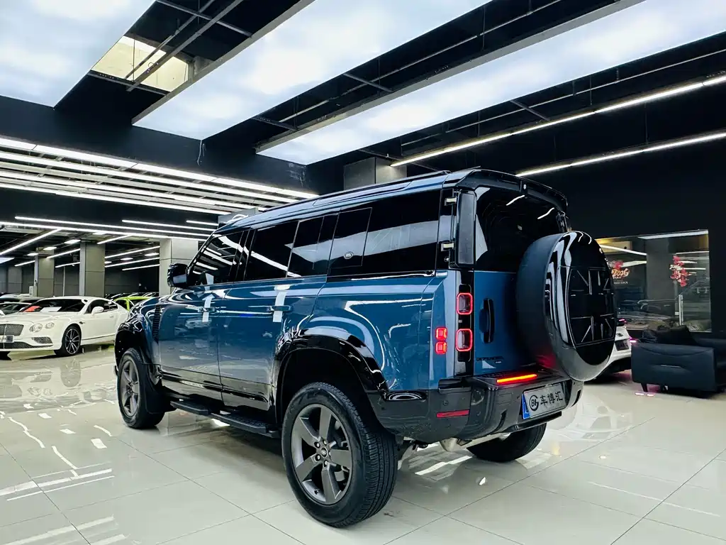 Land Rover Defender 2021 — фото 6