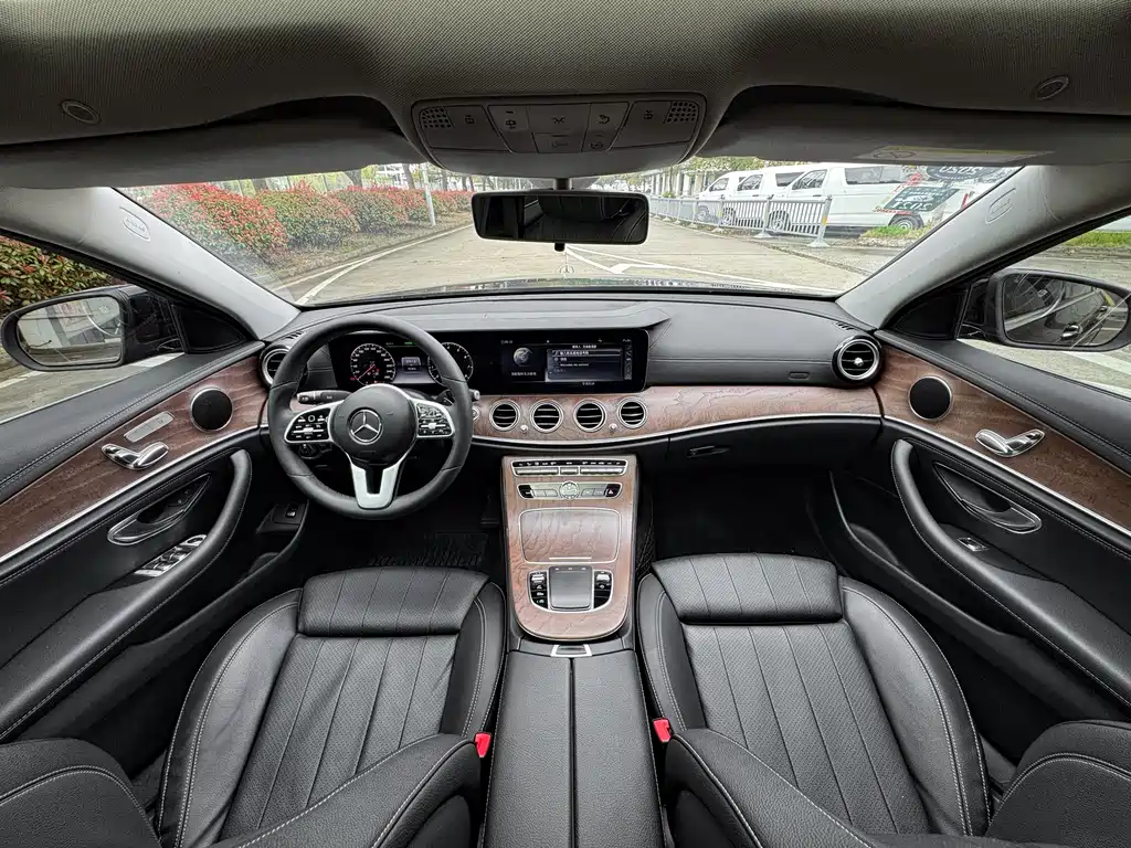 Mercedes-Benz E-Class 2019 — фото 14
