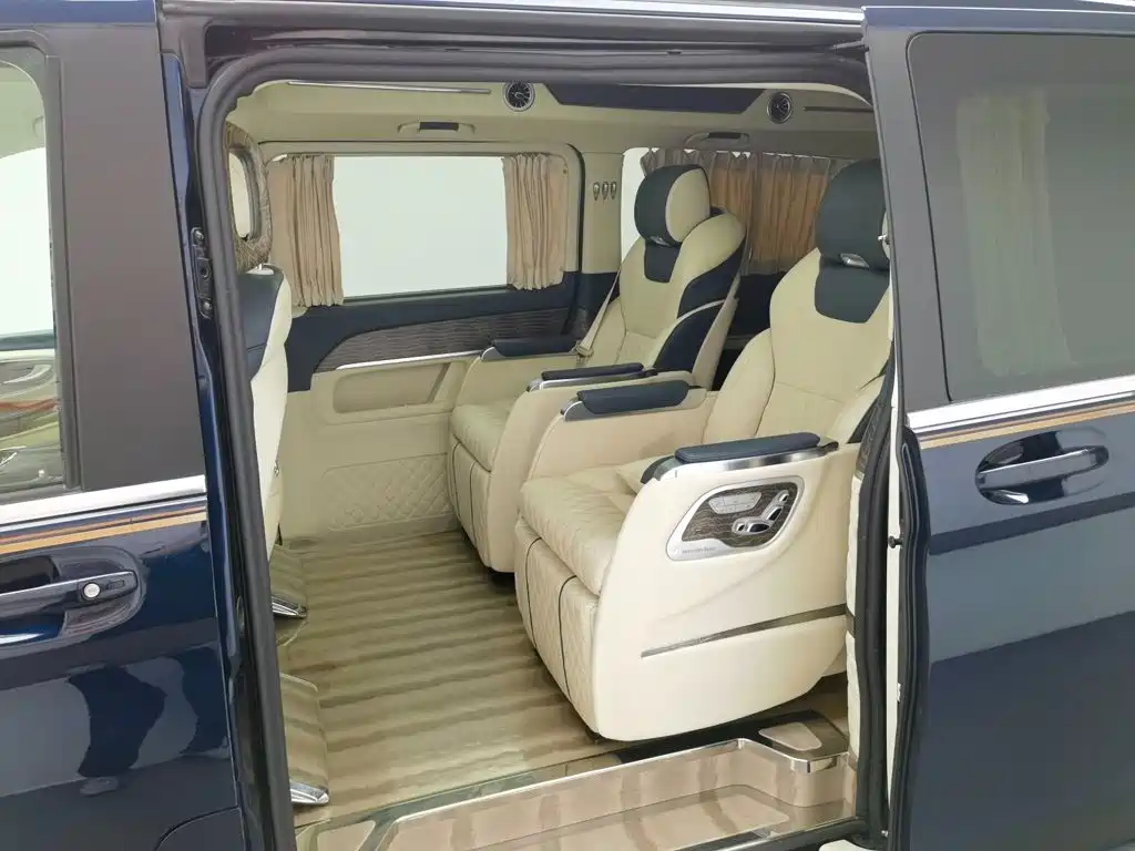 Mercedes-Benz V-Class 2020 — фото 12