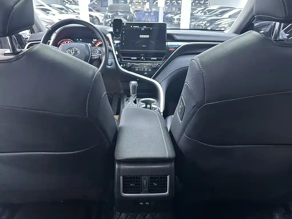 Toyota Camry 2022 — фото 12