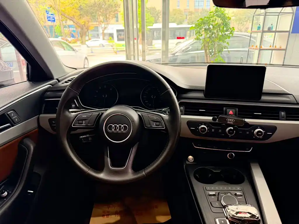 Audi A4L 2018 — фото 9