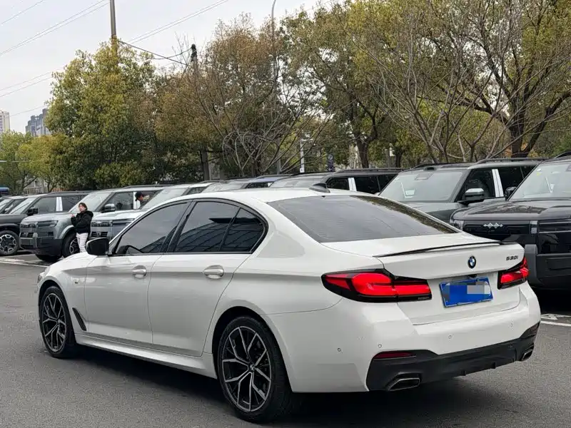 BMW 5 Series 2021 — фото 15