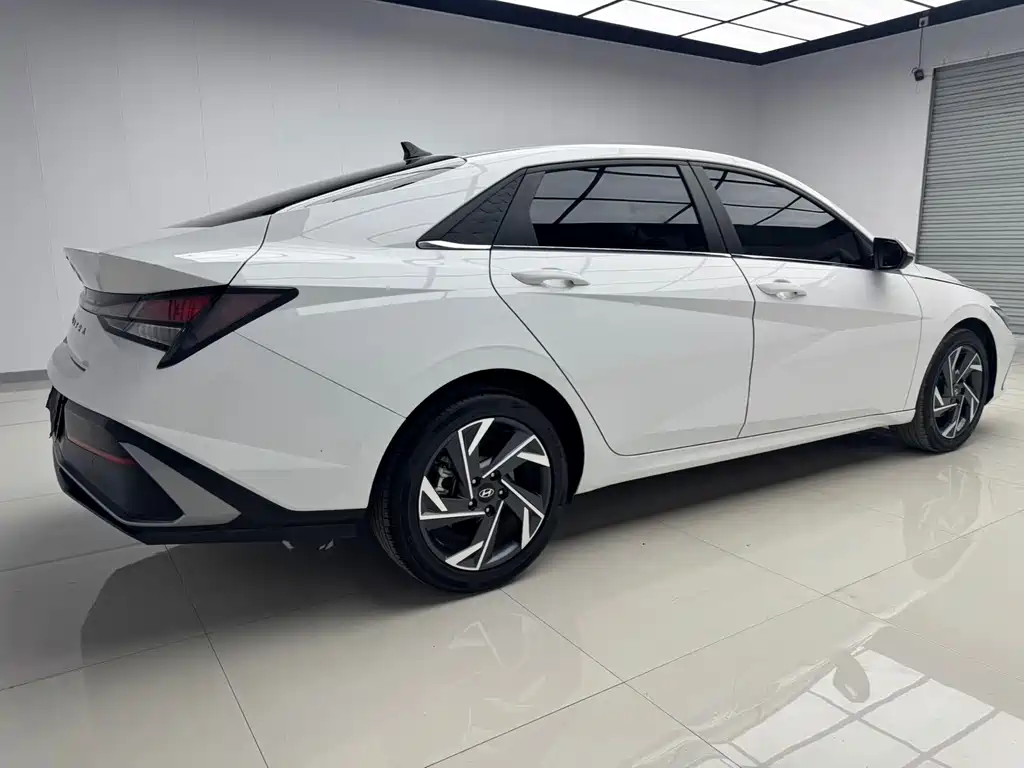 Hyundai Elantra 2023