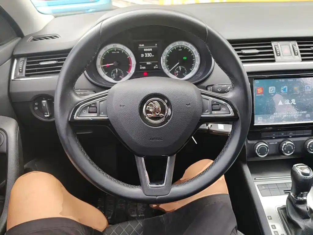 Skoda Octavia 2018 — фото 11
