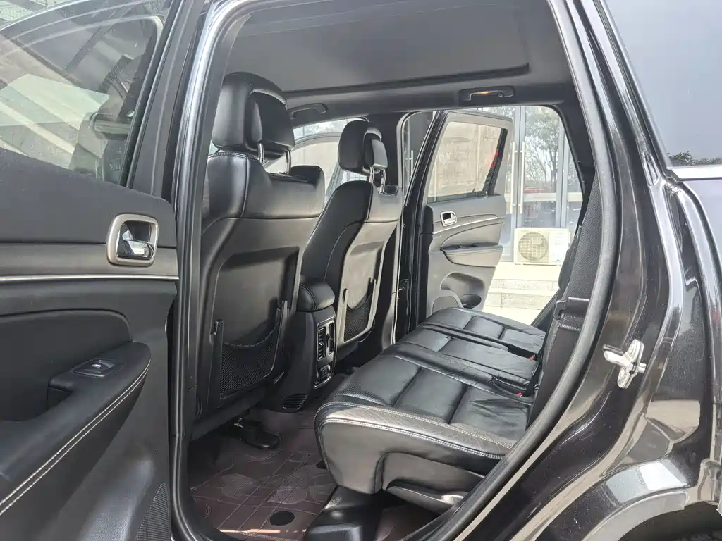 Jeep Grand Cherokee 2015 — фото 14
