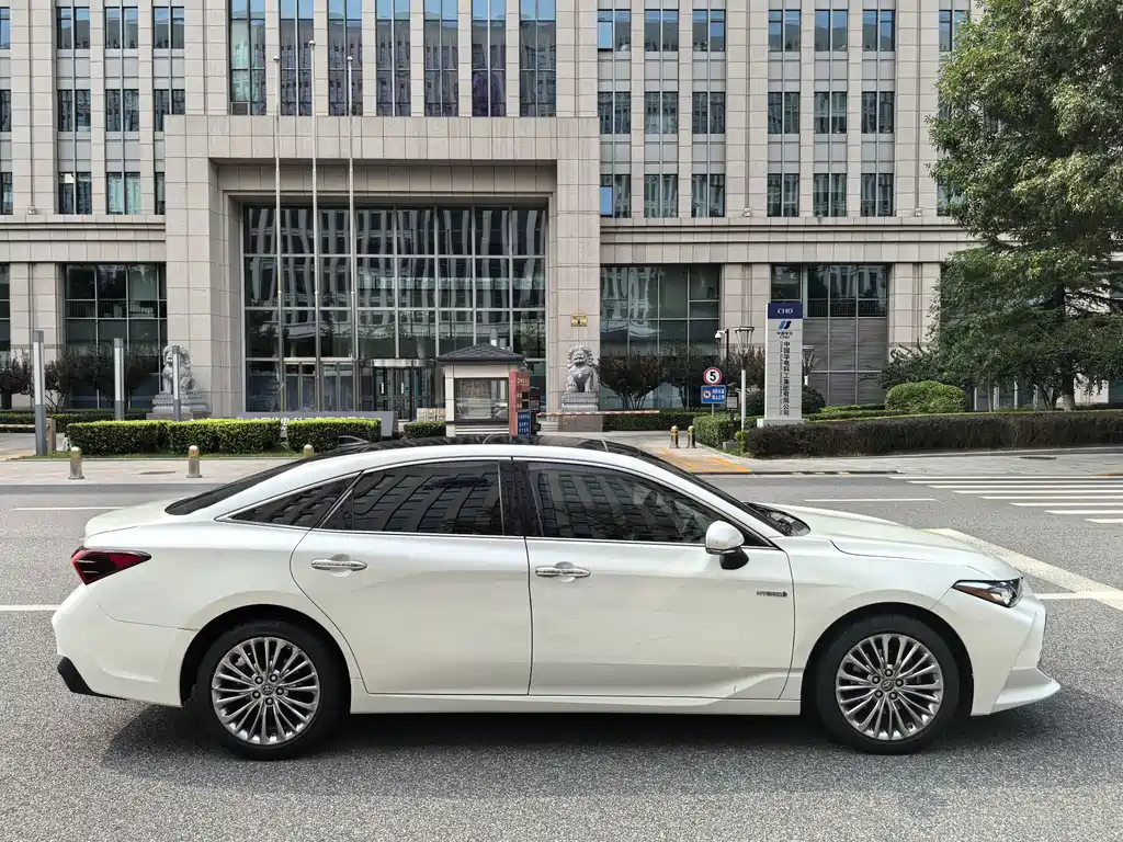 Toyota Avalon 2019 — фото 8