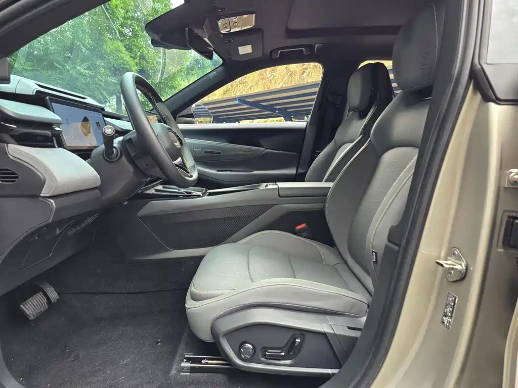 Lynk & Co 08 EM-P 2024 — фото 9