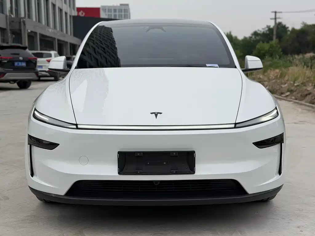 Tesla Model Y L 2025 — фото 2