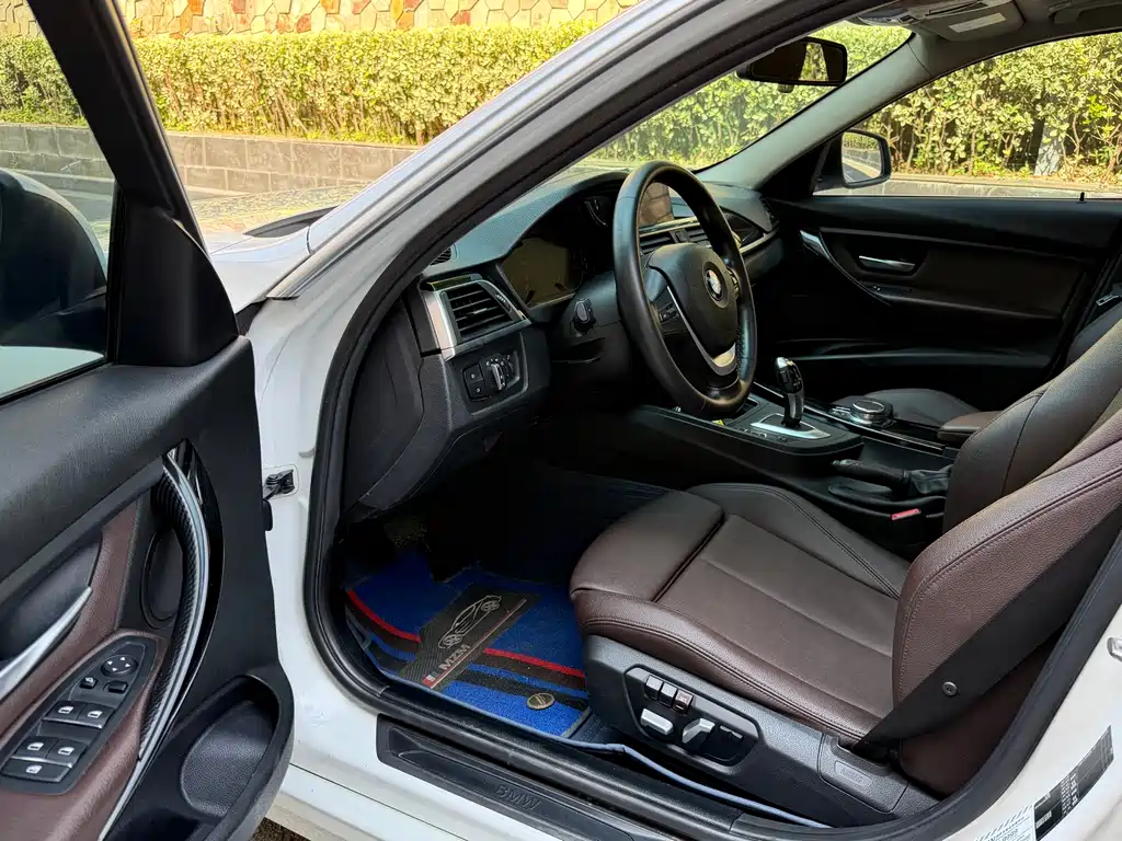 BMW 3 Series 2018 — фото 13