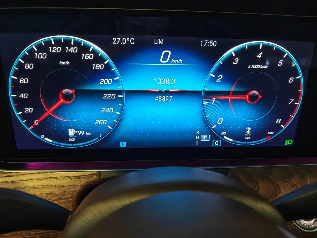 Mercedes-Benz E-Class 2023 — фото 10
