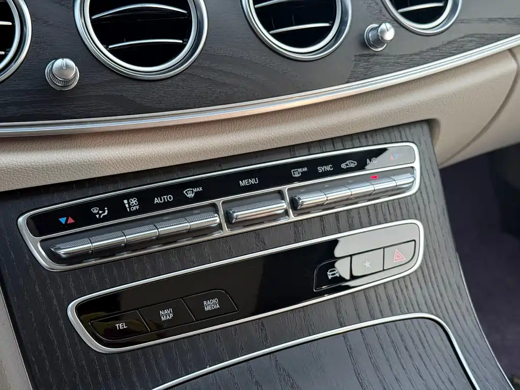 Mercedes-Benz E-Class 2022 — фото 14