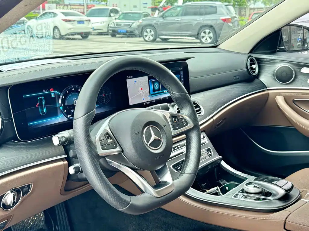 Mercedes-Benz E-Class 2018 — фото 16