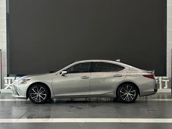 Lexus ES 2022
