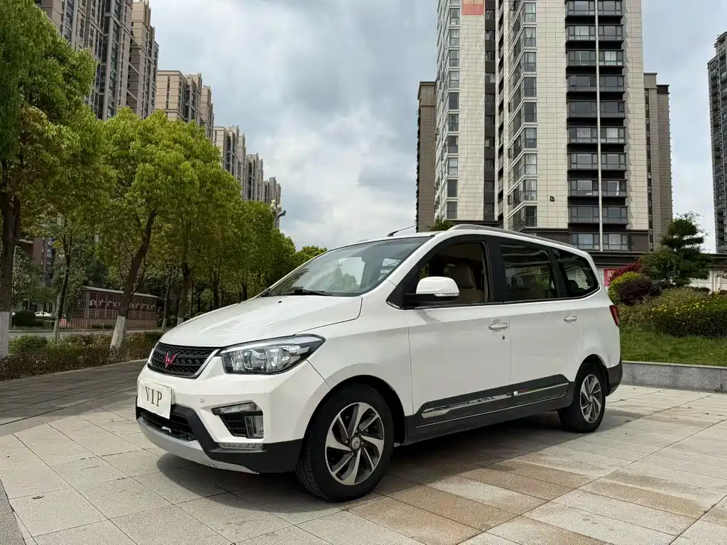 Wuling Hongguang 2017 — фото 3