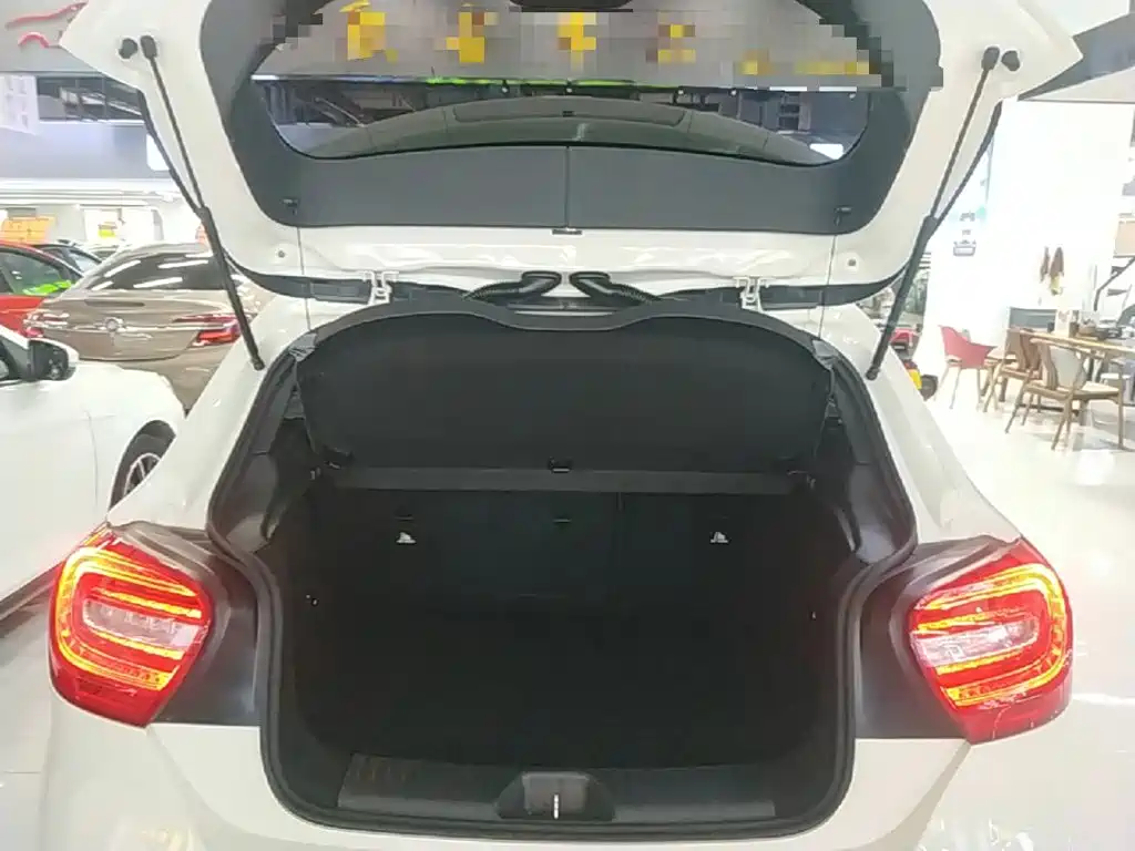 Mercedes-Benz A-Class 2015 — фото 19