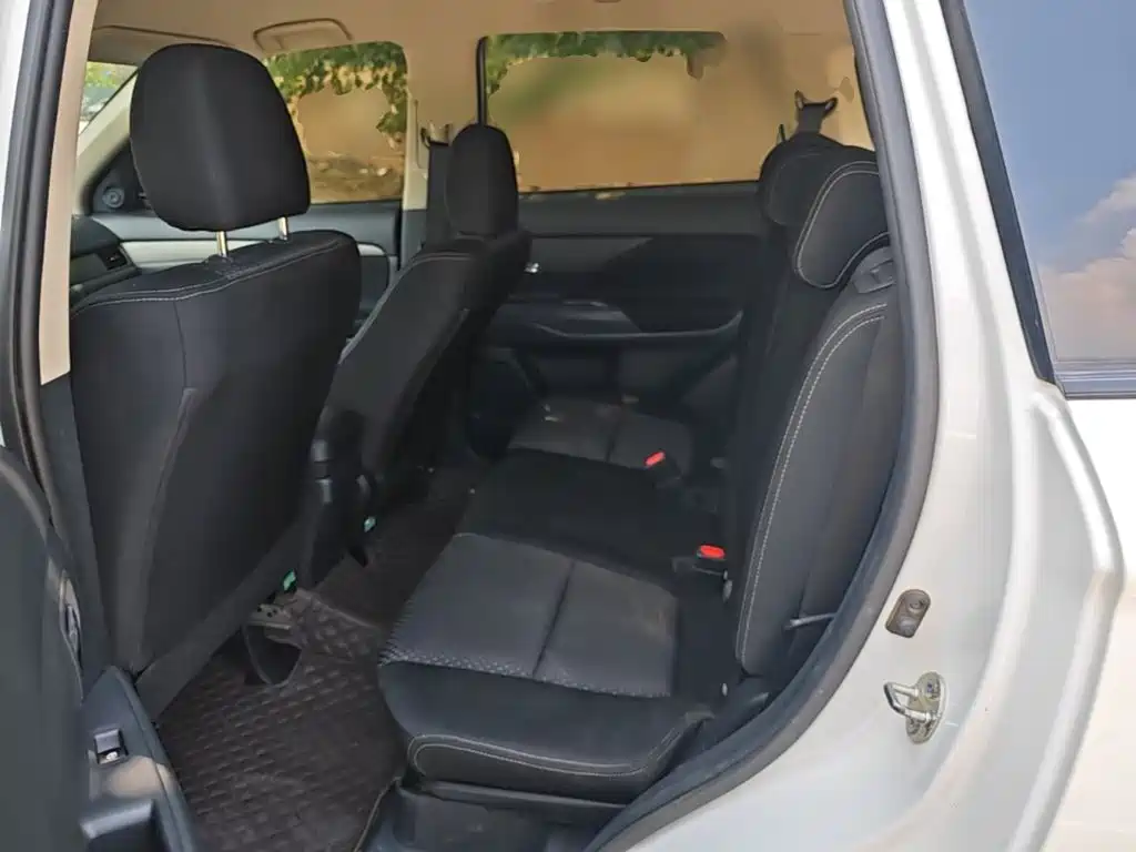 Mitsubishi Outlander 2018 — фото 13