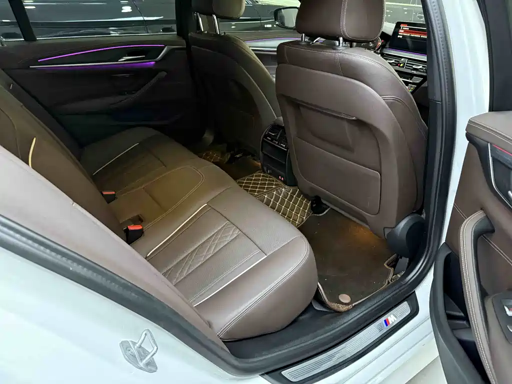 BMW 5 Series 2023 — фото 10