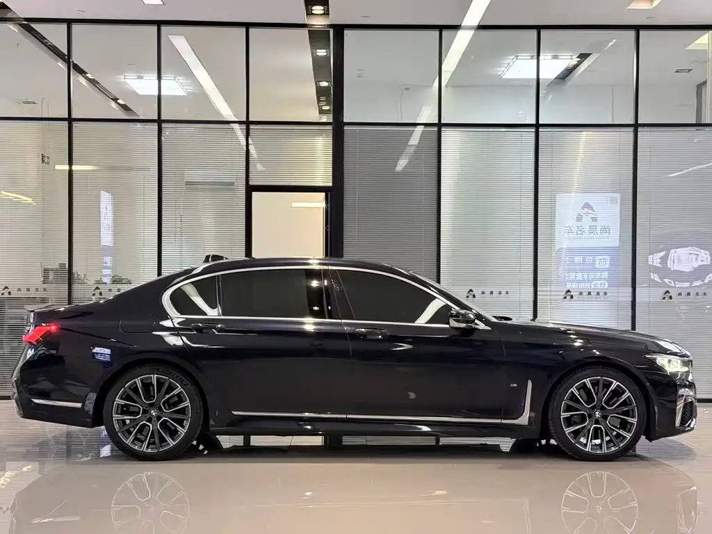 BMW 7 Series 2020 — фото 17