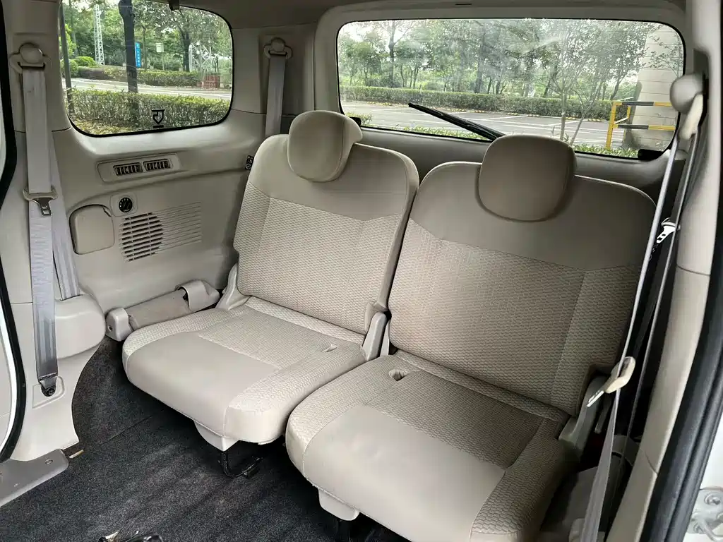 Nissan NV200 2017 — фото 9