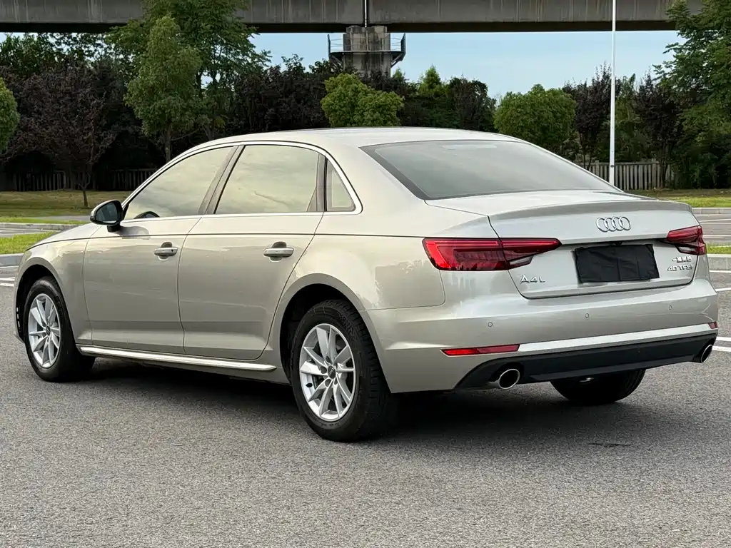 Audi A4L 2016